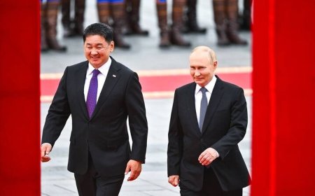 استقبال گرم رئیس جمهور مغولستان از ولادیمیر پوتین در اولان‌باتور