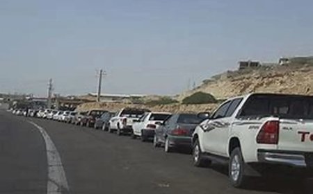 ببینید | صفهای کیلومتری خودروها در پمپ بنزین چابکسر گیلان؛ نگرانی از کمبود سوخت