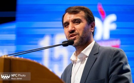 معاون وزیر نفت و مدیرعامل شرکت ملی صنایع پتروشیمی اعلام کرد: تأمین خوراک پایدار از اولویتهای نخست وزارت نفت برای واحدهای پتروشیمی است/ تولید ۸۰ میلیون تن محصول پتروشیمی تا پایان 1403