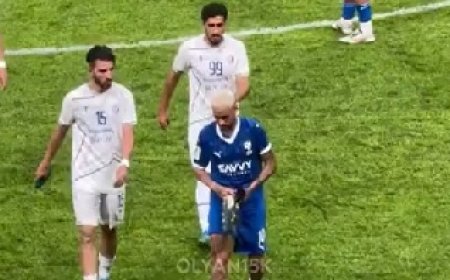 ببینید | رقابت دو بازیکن استقلال بر سر دریافت پیراهن نیمار