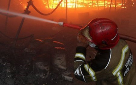 حریق انبار مواد شیمیایی در ناصرخسرو تهران