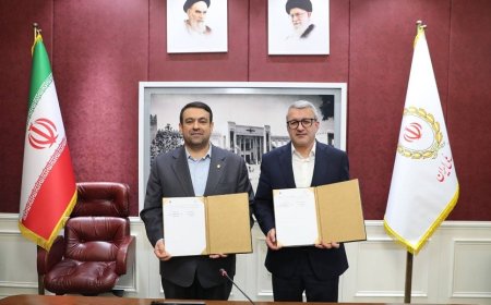 امضای تفاهم نامه همکاری بانک ملی ایران با شرکت ایران خودرو / نجارزاده: همکاری دو بنگاه مالی و صنعتی با قدمت ،نقش بیبدیلی در توسعه اقتصاد کشور دارد