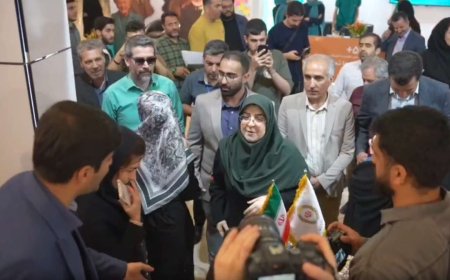 بازدید سخنگوی دولت از غرفه بانک ملی ایران در سی و ششمین نمایشگاه کتاب