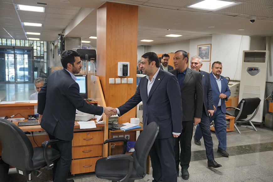 مدیرعامل بانک ملی ایران از استمرار خدمات بانکی و درگاه های غیرحضوری این بانک در سراسر کشور خبر داد