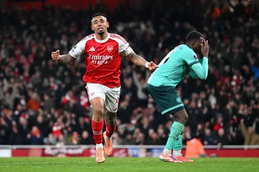 گل به‌خودی موسکرا، آرسنال را در آخرین لحظات نجات داد