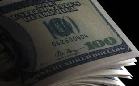 دلار افت کرد، طلا بالاتر ماند؛ بازار سکه همچنان سردرگم است