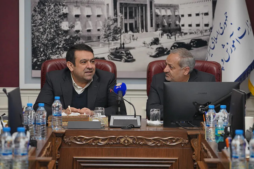 در دیدار مدیرعامل بانک ملی با وزیر آموزش و پرورش تأکید شد: خدمت‌رسانی به فرهنگیان فراتر از محاسبات مالی است/ بانک ملی حامی و همراه نظام آموزشی کشور