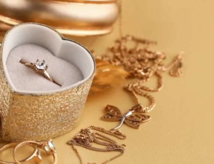 پیش بینی قیمت طلا و سکه یکشنبه ۱۹ بهمن ۱۴۰۴؛ دلار عقب‌نشینی کرد، بازار طلا هم همراه شد